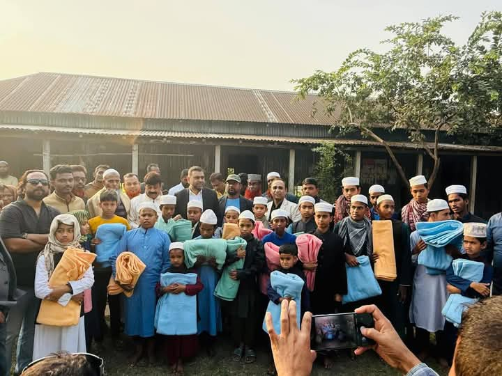 মির্জাপুরে মাদ্রাসা শিক্ষার্থীদের মাঝে বিএনপি নেতা সাঈদ সোহরাব কম্বল বিতরণ