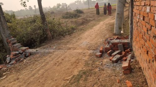 শ্রীপুরে শতবর্ষী পুরোনো সড়ক বন্ধের পাঁয়তারা, এলাকাবাসীর প্রতিবাদ